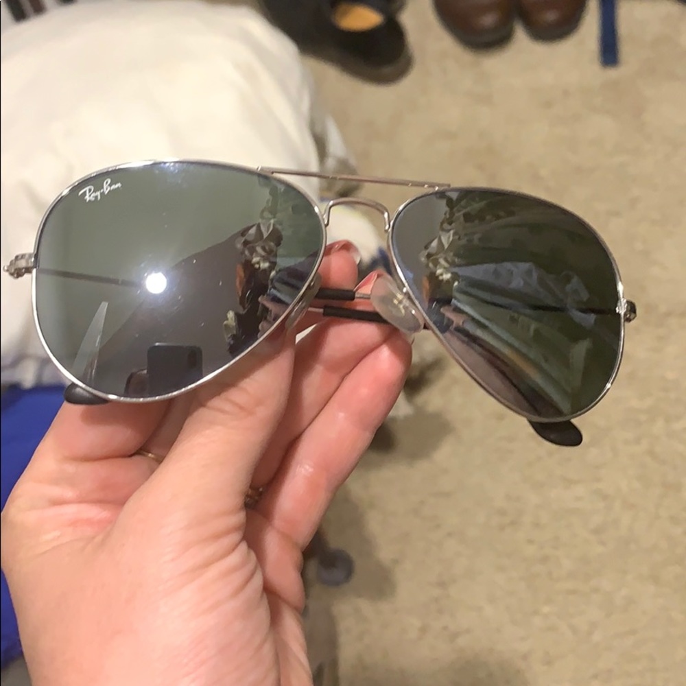 Silver mirrored Ray Bans